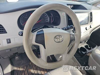 2012 Toyota Sienna 7-Passenger 119.3" WB - zdjęcie 10 z 30 - miniatura
