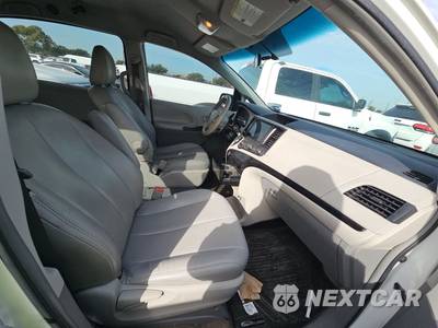 2012 Toyota Sienna 7-Passenger 119.3" WB - zdjęcie 8 z 30 - miniatura