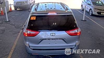 2015 Toyota Sienna LE 7-Passenger 119.3" WB - zdjęcie 5 z 45 - miniatura