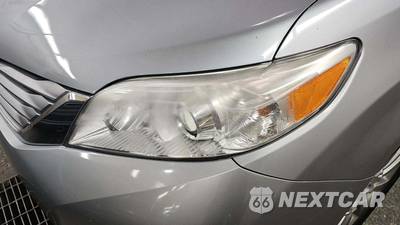 2015 Toyota Sienna LE 7-Passenger 119.3" WB - zdjęcie 39 z 45 - miniatura