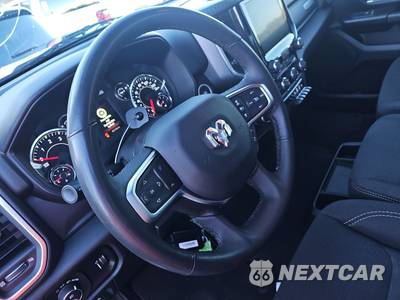 2025 Ram 1500 Big Horn Crew Cab Short Bed - zdjęcie 4 z 44 - miniatura