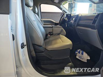 2019 Ford Super Duty F-450 Cab Chassis XL Crew Cab DRW - zdjęcie 8 z 18 - miniatura