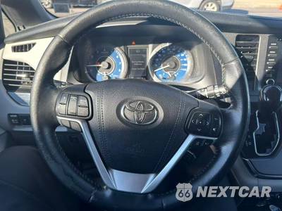 2018 Toyota Sienna XLE 7-Passenger 119.3" WB - zdjęcie 9 z 45 - miniatura