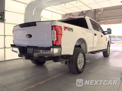 2017 Ford Super Duty F-250 XLT Crew Cab Medium Bed - zdjęcie 4 z 23 - miniatura