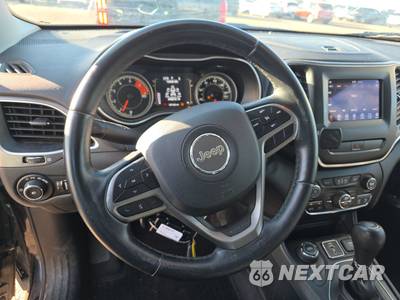 2019 Jeep Cherokee Latitude Plus - zdjęcie 10 z 25 - miniatura
