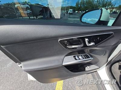 2025 Mercedes-Benz GLC 300 - zdjęcie 9 z 27 - miniatura