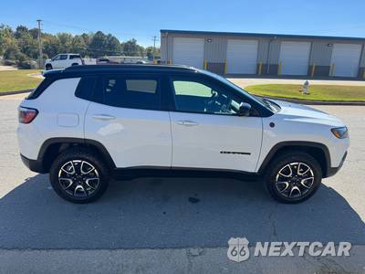 2025 Jeep Compass Trailhawk - zdjęcie 5 z 28 - miniatura