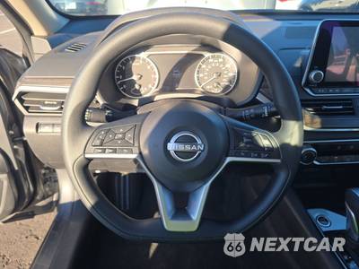 2025 Nissan Altima SV - zdjęcie 10 z 26 - miniatura