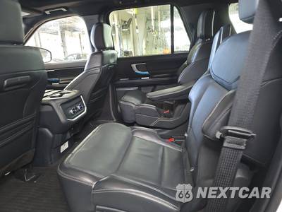 2025 Ford Expedition Platinum - zdjęcie 13 z 34 - miniatura