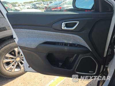 2025 Jeep Compass Latitude - zdjęcie 9 z 26 - miniatura