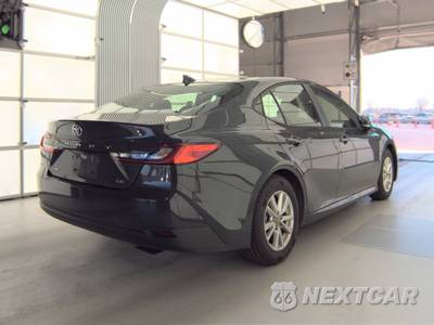 2025 Toyota Camry LE - zdjęcie 4 z 28 - miniatura