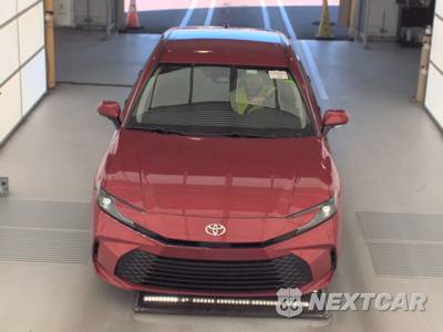 2025 Toyota Camry LE - zdjęcie 2 z 31 - miniatura