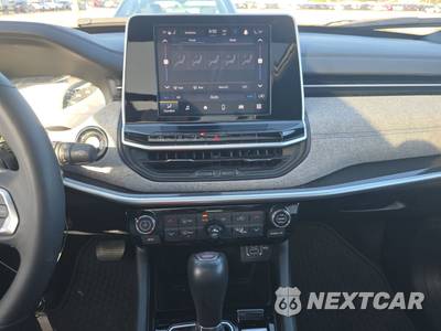 2025 Jeep Compass Latitude - zdjęcie 11 z 29 - miniatura