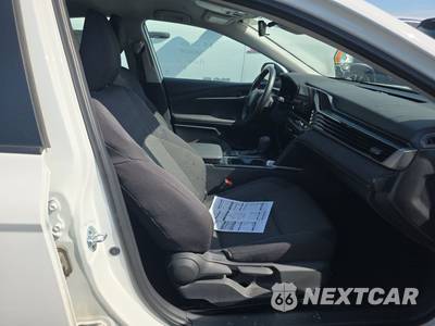 2025 Toyota Camry LE - zdjęcie 8 z 32 - miniatura