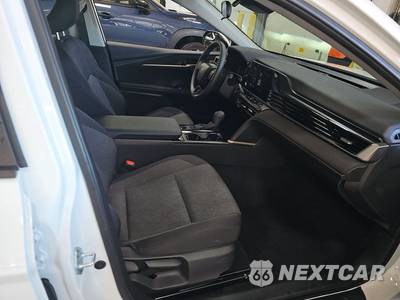 2026 Toyota Camry LE - zdjęcie 8 z 26 - miniatura