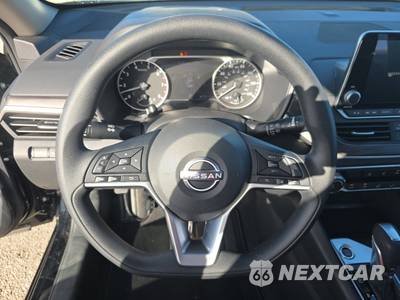 2025 Nissan Altima SV - zdjęcie 10 z 26 - miniatura