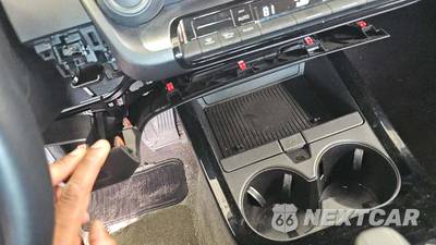 2023 Toyota Prius LE - zdjęcie 30 z 47 - miniatura