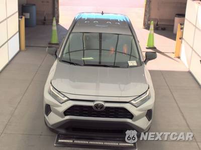 2025 Toyota RAV4 LE - zdjęcie 2 z 25 - miniatura