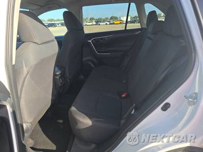 2025 Toyota RAV4 LE - zdjęcie 13 z 21 - miniatura