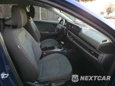 2025 Kia K4 LXS - zdjęcie 8 z 33 - miniatura