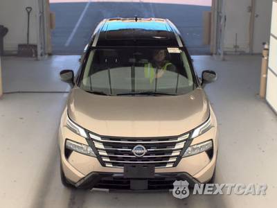 2026 Nissan Rogue Platinum - zdjęcie 2 z 36 - miniatura
