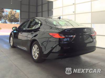 2026 Toyota Camry LE - zdjęcie 2 z 21 - miniatura