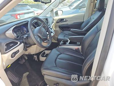 2024 Chrysler Pacifica Touring L 121.6" WB - zdjęcie 7 z 31 - miniatura