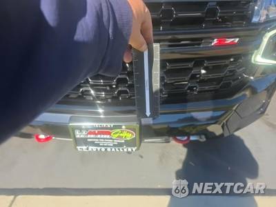 2023 Chevrolet Suburban Z71 2Z7 - zdjęcie 22 z 25 - miniatura