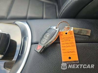 2016 Mercedes-Benz GLC 300 4MATIC - zdjęcie 9 z 26 - miniatura