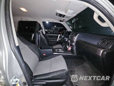 2017 Toyota 4Runner SR5 - zdjęcie 8 z 29 - miniatura