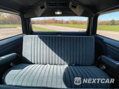 1985 Chevrolet Suburban C20 w/Tailgate - zdjęcie 35 z 50 - miniatura