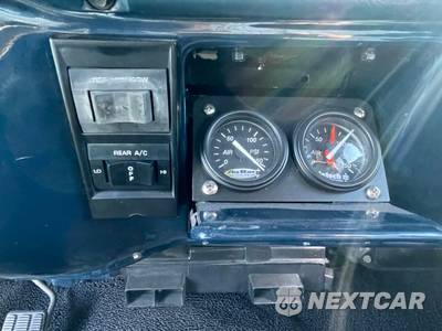 1985 Chevrolet Suburban C20 w/Tailgate - zdjęcie 47 z 50 - miniatura