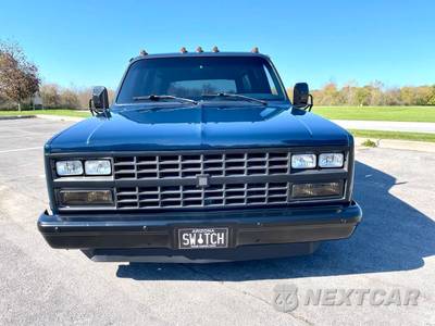 1985 Chevrolet Suburban C20 w/Tailgate - zdjęcie 17 z 50 - miniatura
