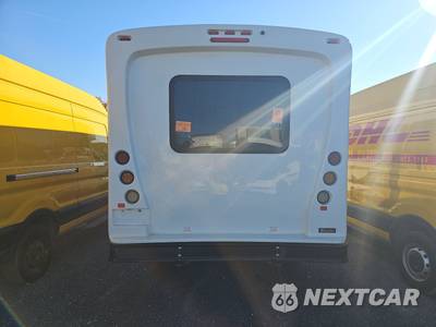 2022 Ford E-450 Cutaway DRW 158.0" WB - zdjęcie 5 z 17 - miniatura