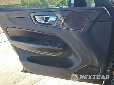 2019 Volvo XC60 T5 Momentum - zdjęcie 9 z 21 - miniatura