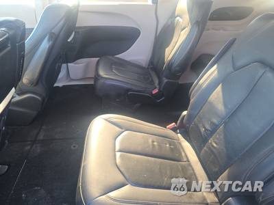 2017 Chrysler Pacifica Touring L Plus 121.6" WB - zdjęcie 13 z 23 - miniatura