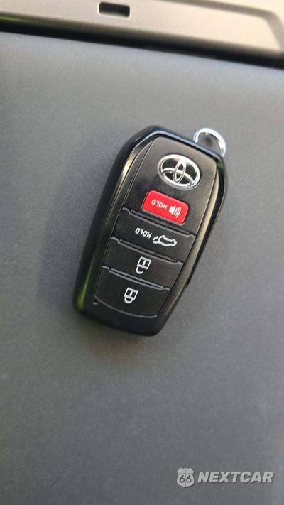 2026 Toyota RAV4 Hybrid XLE Premium - zdjęcie 19 z 26 - miniatura