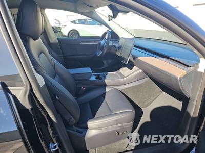2025 Tesla Model Y Long Range - zdjęcie 8 z 27 - miniatura