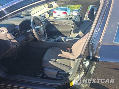2025 Toyota Camry LE - zdjęcie 7 z 33 - miniatura