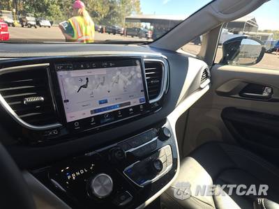 2024 Chrysler Pacifica Touring L 121.6" WB - zdjęcie 11 z 26 - miniatura