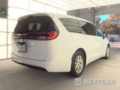 2023 Chrysler Pacifica Touring L 121.6" WB - zdjęcie 4 z 28 - miniatura