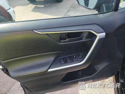2025 Toyota RAV4 LE - zdjęcie 9 z 28 - miniatura