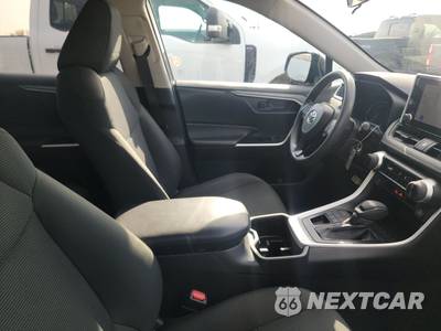 2025 Toyota RAV4 LE - zdjęcie 8 z 28 - miniatura