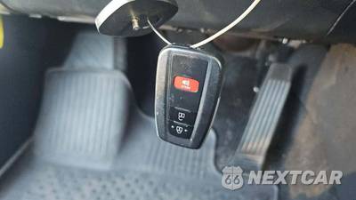 2025 Toyota RAV4 Hybrid XLE - zdjęcie 17 z 26 - miniatura
