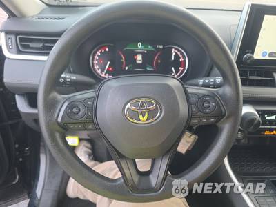 2025 Toyota RAV4 LE - zdjęcie 10 z 27 - miniatura