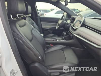 2025 Jeep Compass Latitude - zdjęcie 8 z 26 - miniatura