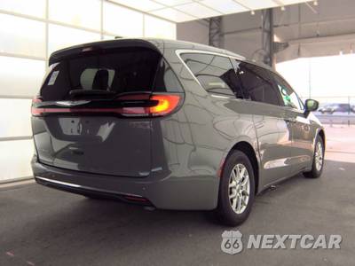 2023 Chrysler Pacifica Touring L 121.6" WB - zdjęcie 4 z 34 - miniatura