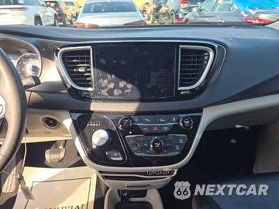 2023 Chrysler Pacifica Touring L 121.6" WB - zdjęcie 11 z 34 - miniatura