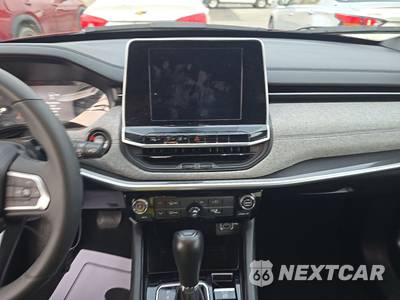 2025 Jeep Compass Latitude - zdjęcie 11 z 27 - miniatura