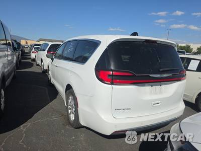 2023 Chrysler Pacifica Touring L 121.6" WB - zdjęcie 6 z 32 - miniatura